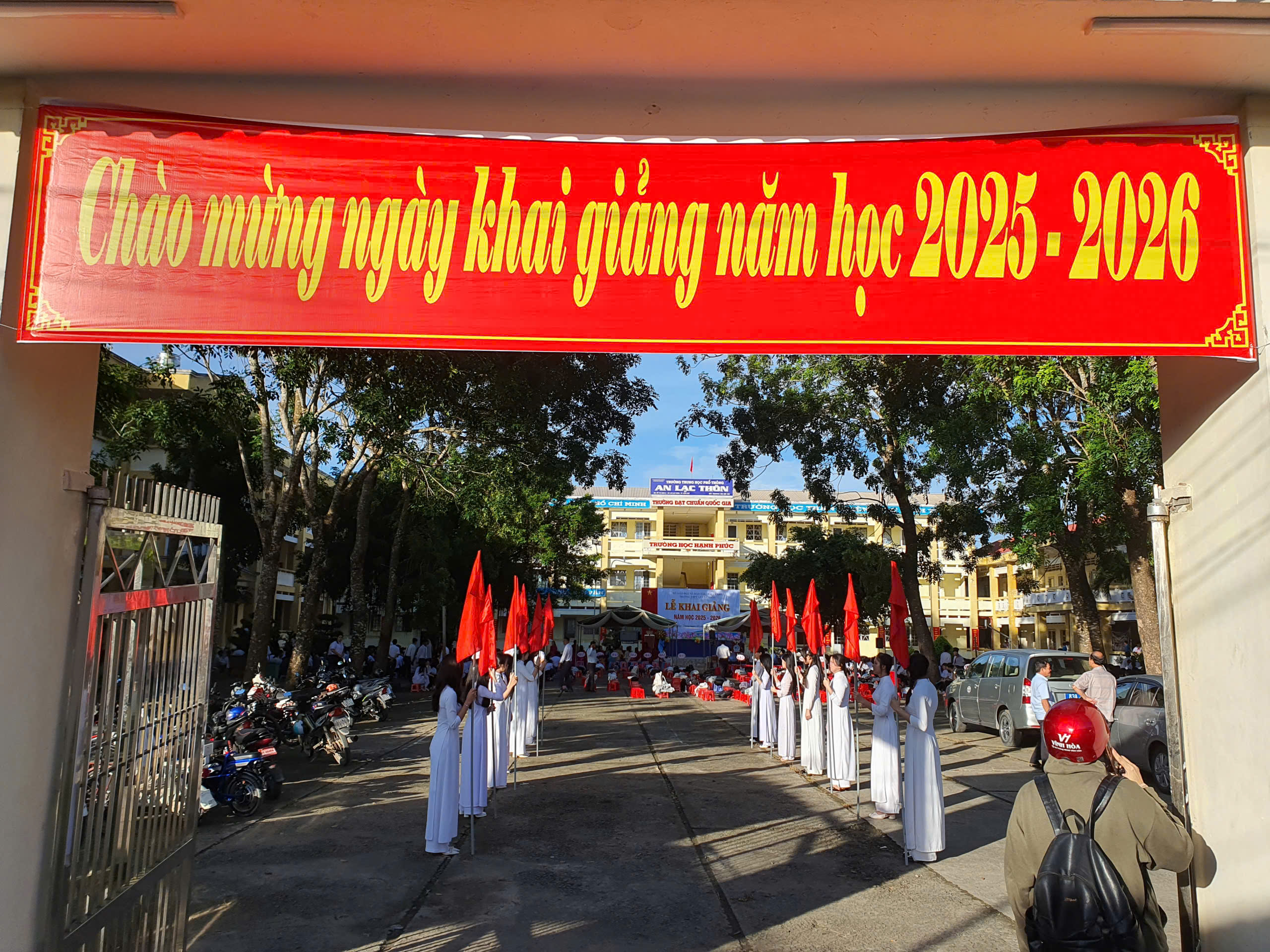 Rộn ràng Lễ khai giảng năm học 2025 – 2026 tại Trường THPT An Lạc Thôn