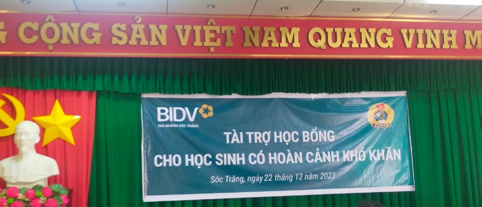 Học bổng cho con cán bộ, nhà giáo, người lao động có hoàn cảnh khó khăn năm học 2023 – 2024