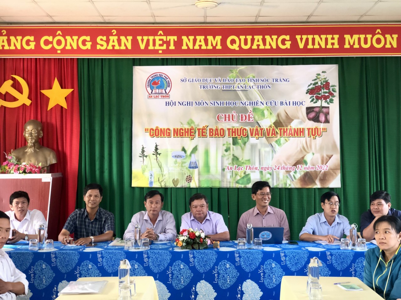 Sinh hoạt tổ chuyên môn Sinh học với chủ đề “Công nghệ tế bào thực vật và thành tựu” dựa trên nghiên cứu bài học theo cụm trường