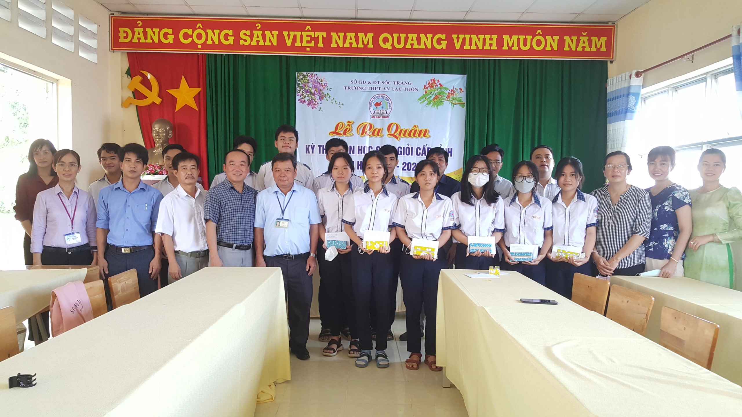 Lễ ra quân tham dự kỳ thi chọn học sinh giỏi cấp tinh năm học 2021-2022