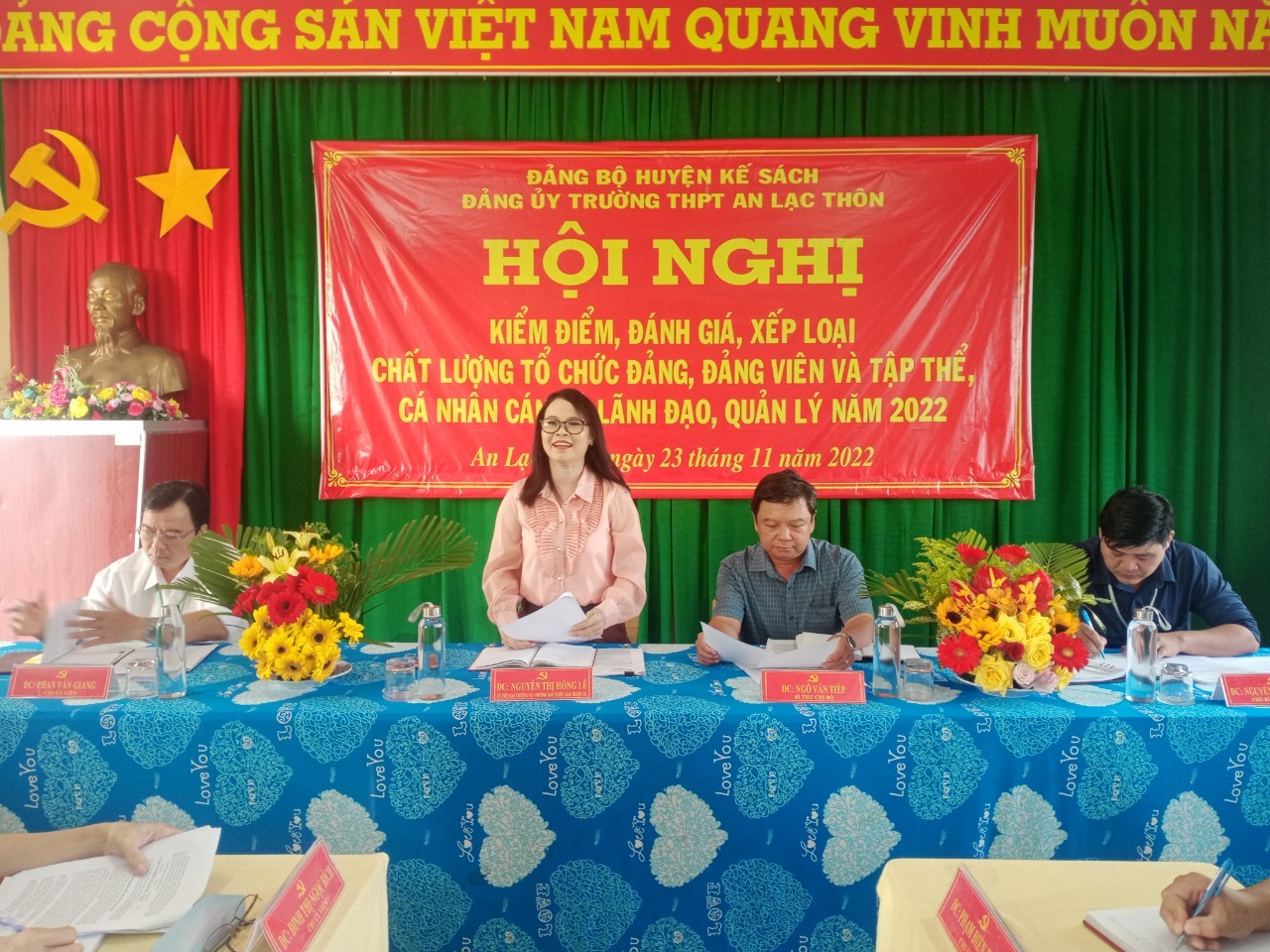 Hội nghị kiểm điểm, đánh giá, xếp loại chất lượng hằng năm đối với tổ chức đảng, đảng viên và tập thể, cá nhân cán bộ lãnh đạo, quản lý các cấp năm 2022